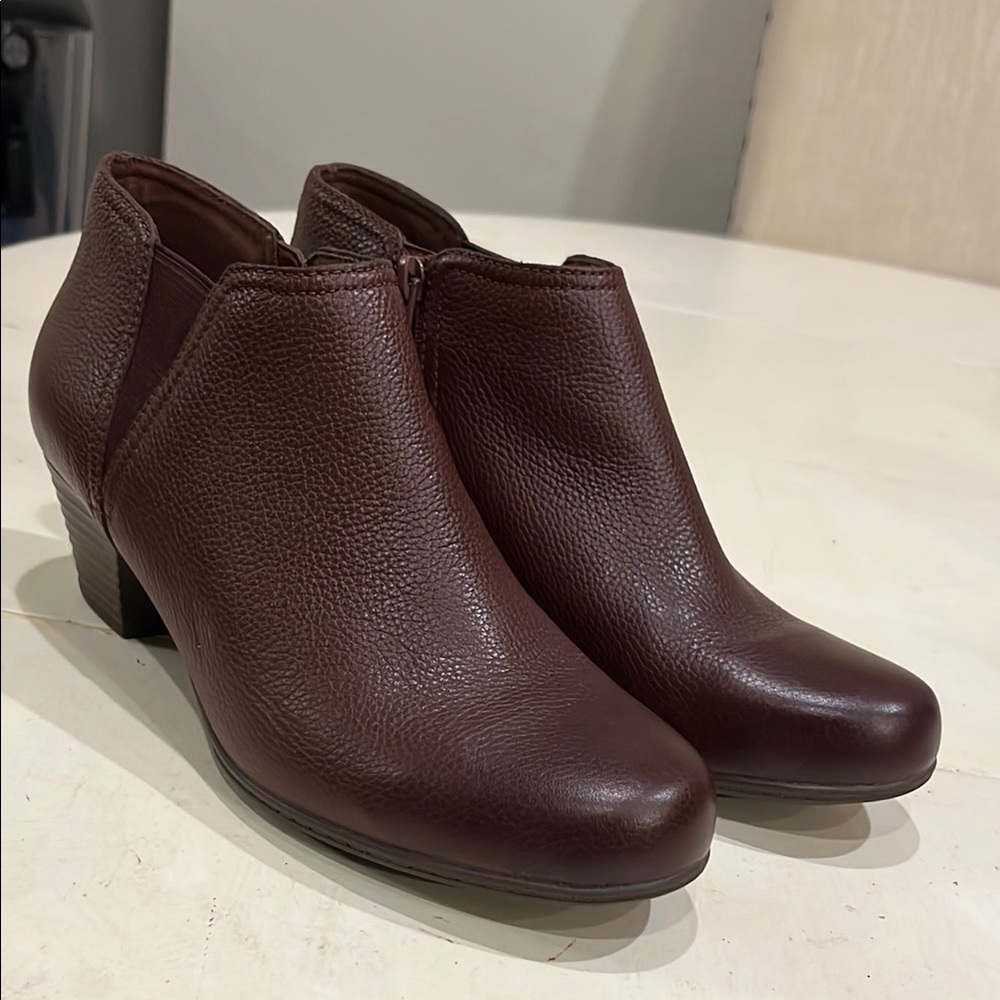 Clarks Collection Ultimate Comfort Brown Ankle Boots size 9 women’s